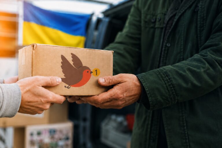 paketübergabe_ukraine_AI